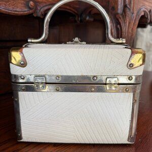 Vintage DELILL Off-White Embossed Textured Vinyl Train-Case/Box Purse Early 60s